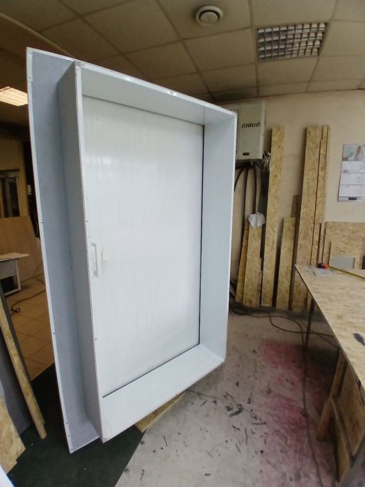 Двері в холодильну камеру