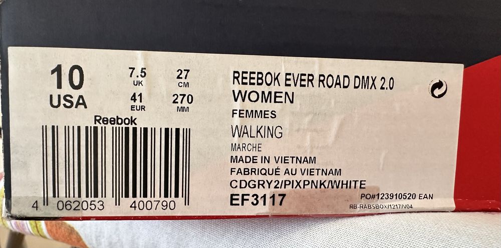 Продам женские кроссовки Reebok