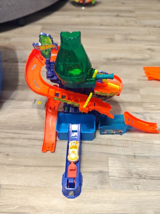 Трек Хот Вілс Наукова Лабораторія, вибух фарб Hot Wheels