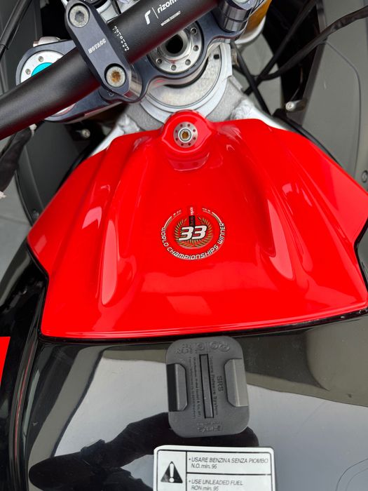 Aprilia RSV4 1000 Factory