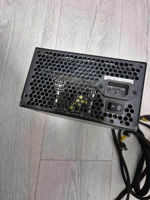 блок живлення 600W Crown (4+4pin CPU \ 2x(6+2)pin GPU).