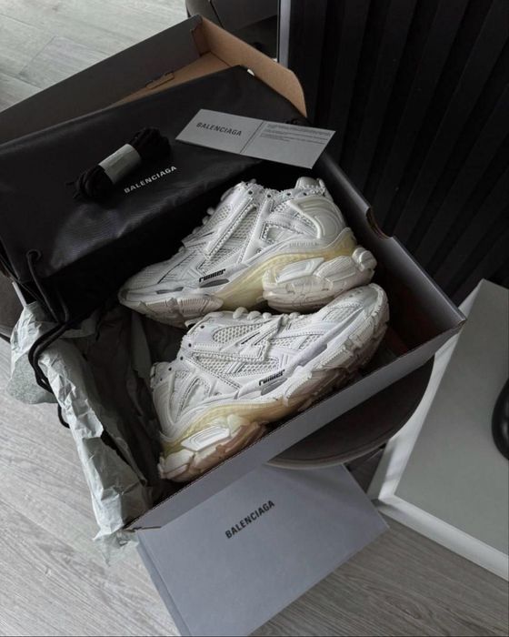 кросівки balenciaga runner