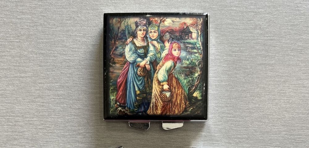 Зеркало .компактное. Лаковая миниатюра. Мстера