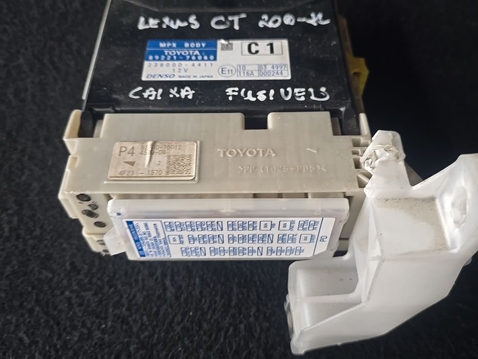 Centralina Caixa de FUSÍVEIS lexus ct200h 2012- EPC OEM