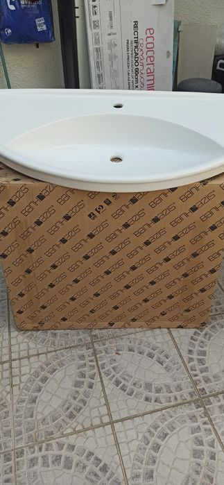 Lavatório  em cerâmica  alemã em muito bom estado.