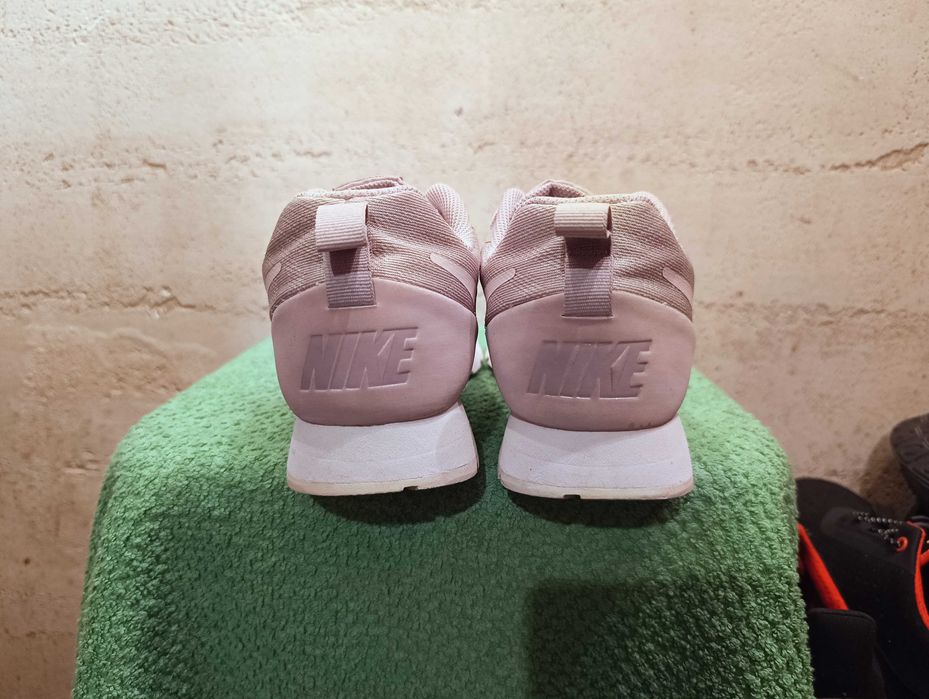 Damskie sneakersy NIKE MD RUNNER 2 ENG MESH r.42.5 stan bardzo dobry