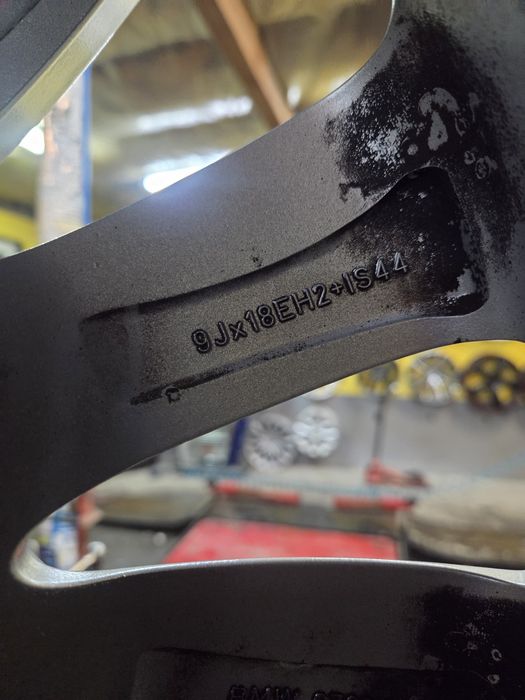 Felgi Aluminiowe 5x120 8Jx18 Et30 9Jx18 ET44 BMW
