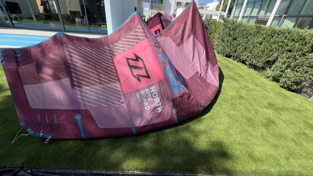 2 kites Duotone Vegas 10 North vegas 12