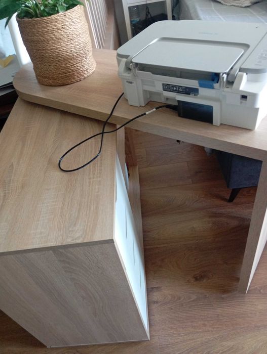 Secretária quase nova