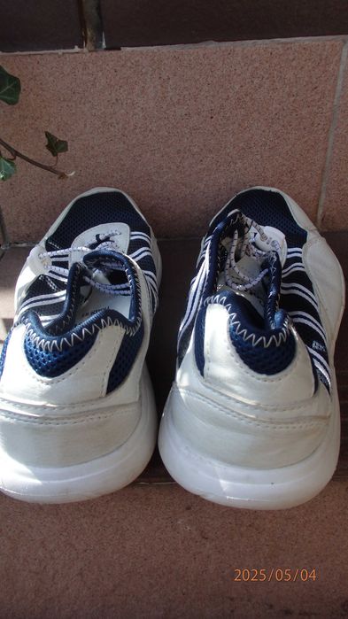 Buty sportowe męskie firmy Cotton Traders rozmiar 43.