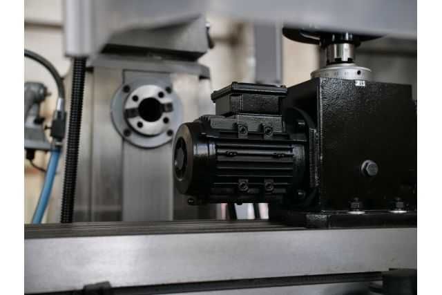 Вертикально фрезерний станок MAST Metalltechnik M-FR1000