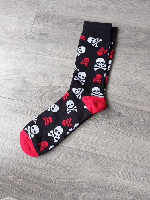 Nowe skarpetki w czaszki