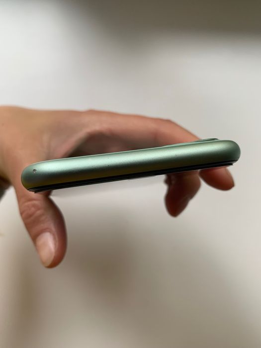 Телефон iPhone 11