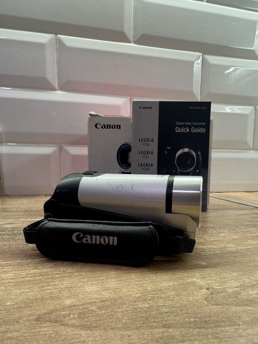 Продам відеокамеру Canon LEGRIA FS306 в гарному стані