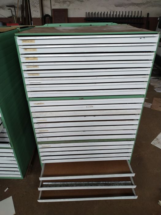 Шкаф для инструмента(для чертежей)