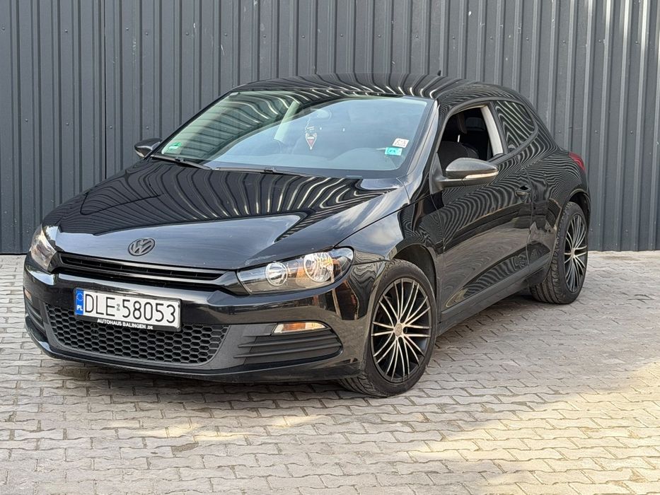 Sprzedam Volkswagena Scirocco z 2011 roku.