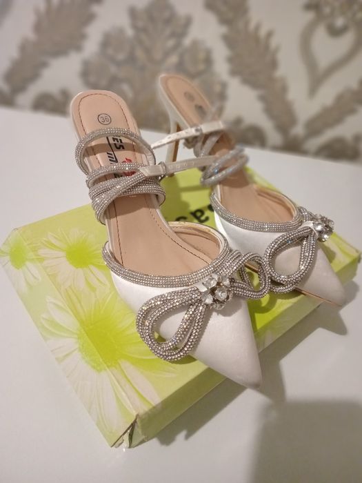 Туфільки з бантиком дуже гарні 36р