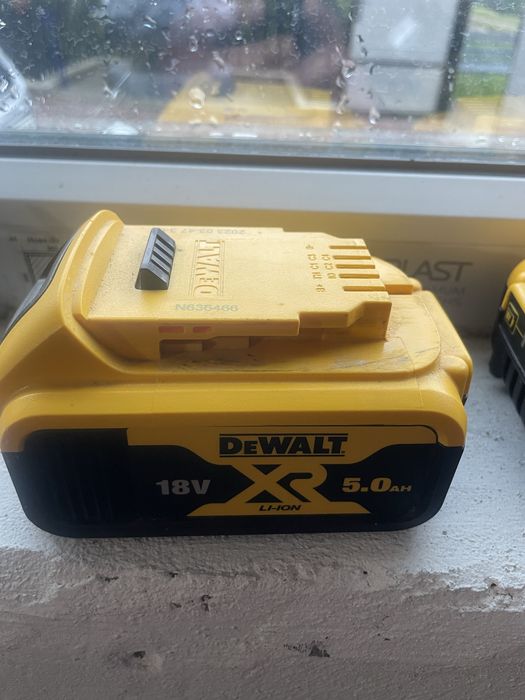 Продам  батареї  Dewalt