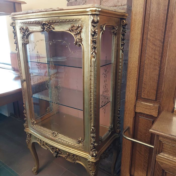 Witryna barokowa, efektowna intarsja, marmur i złocenia