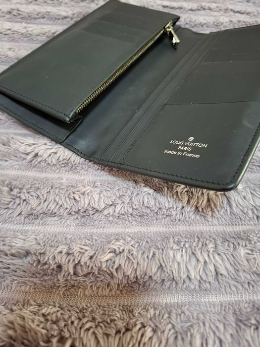 Мужской кошелек Louis Vuitton . Кожа ,состояние идеальное .