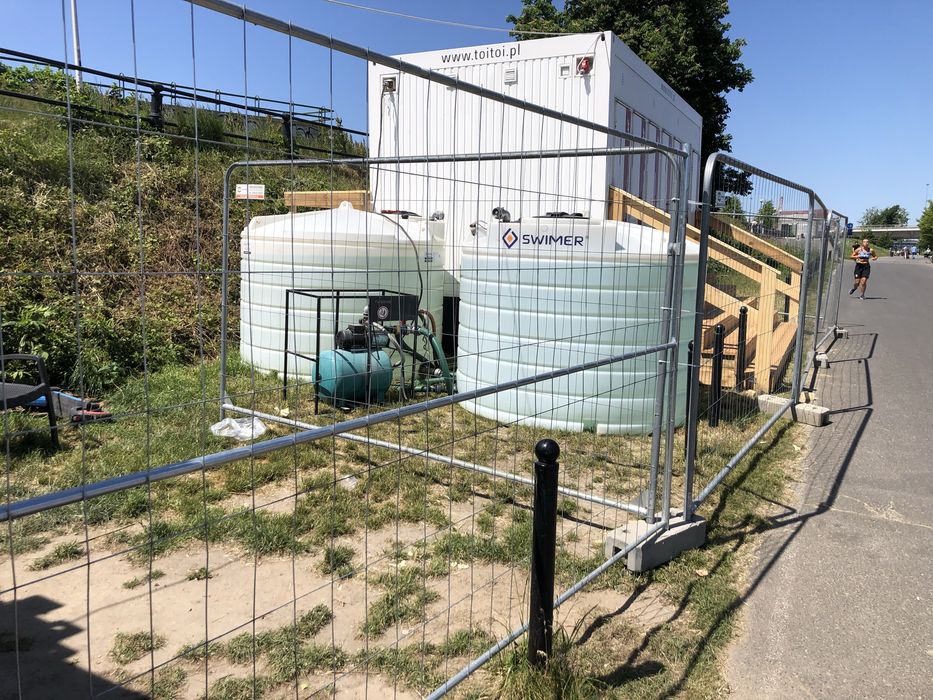 Dostawa wody , woda w zbiornikach