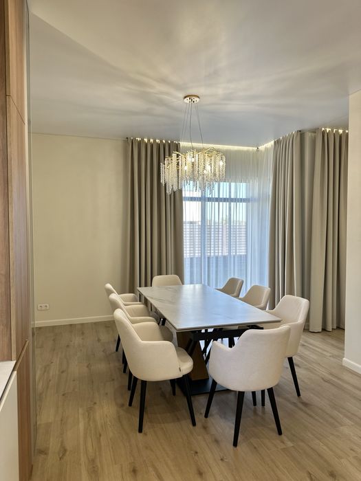 НОВИЙ одноповерховий будинок з дизайнерським ремонтом у закритому КМ !