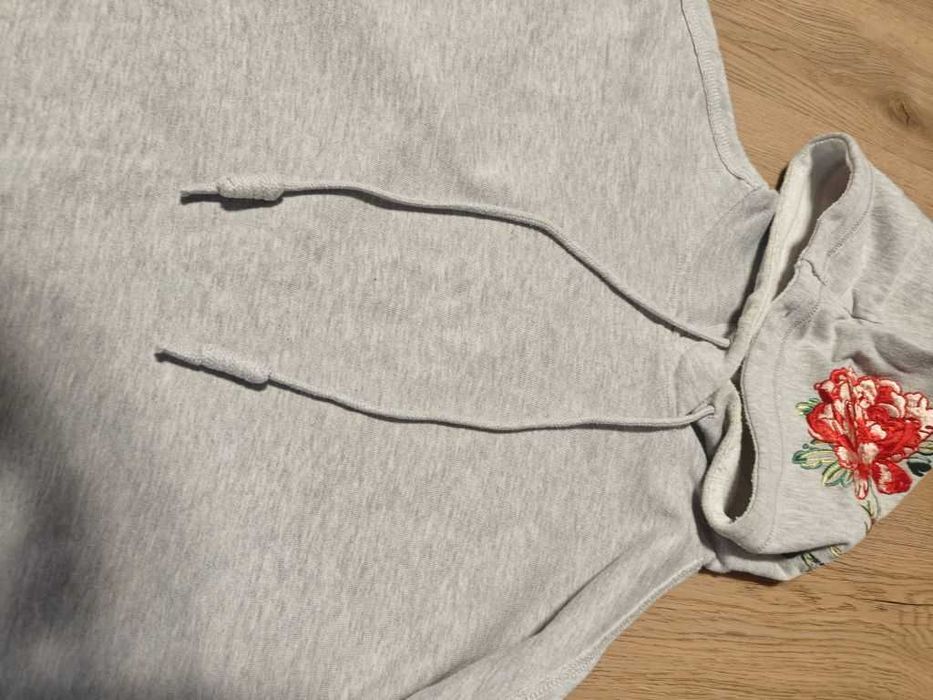 Bluza H&M z haftem kwiatowym – rozmiar S