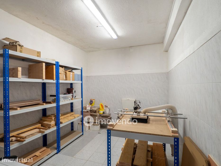 Moradia T6 com jardim, terraço e garagem, em Rio de Mouro