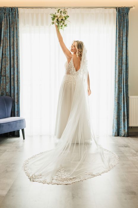 Przepiekna lekka SUKNIA ŚLUBNA