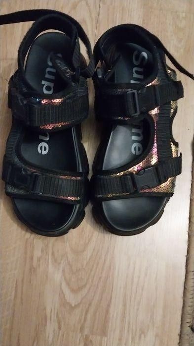 Продам босоножки