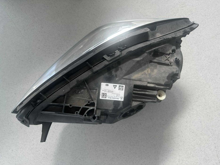 Ótica / Farol DIREITA Mercedes CITAN W206 Original HELLA – A2069061000