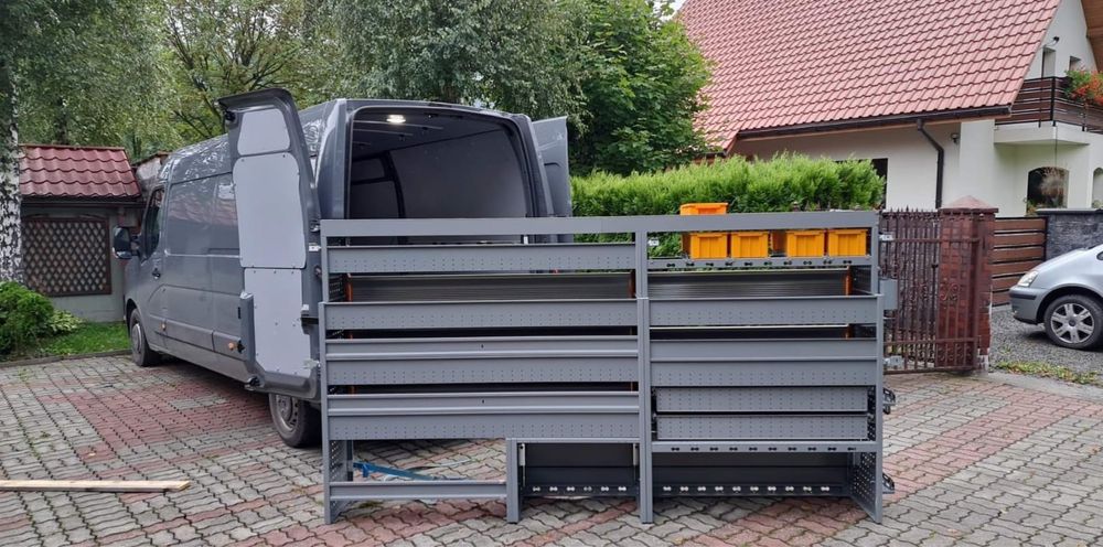 Szafka narzędziowa do busa tupu L3h2 dla elektryka, montera, hydraulik