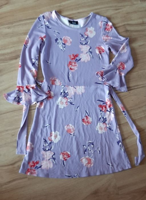 Trzy sukienki około 170 S