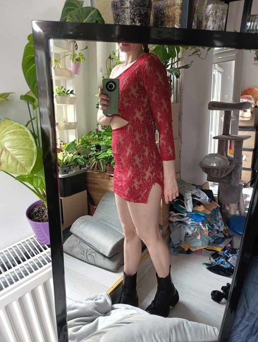 Sukienka mini obcisła z koronką burgundowa xxs