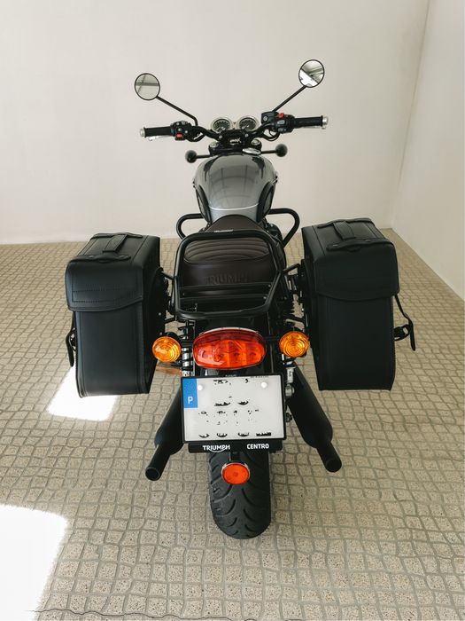 Triumph Bonneville T120 Black