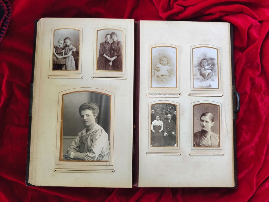 Antyczny, Secesyjny stary album ze zdjęciami. CDV.