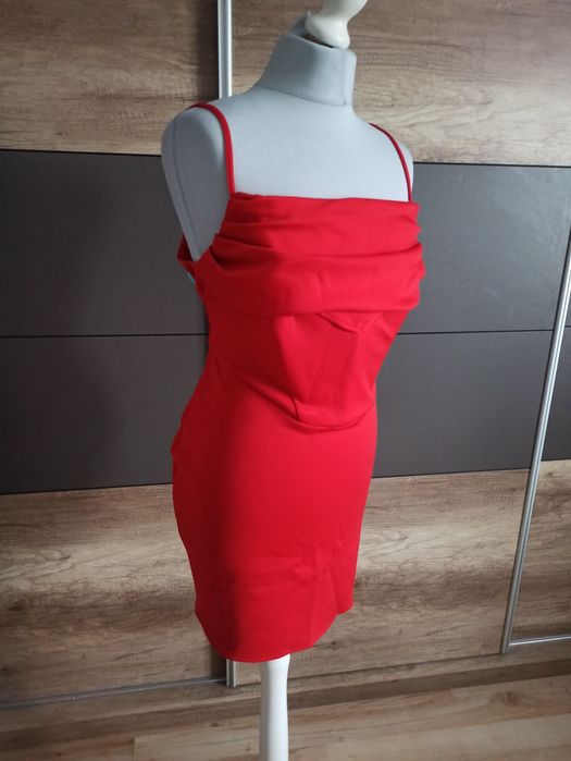 Czerwona sukienka mini r. 42