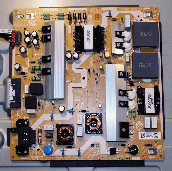 Разбитый экран Samsung 65” qe65q60rat по детально