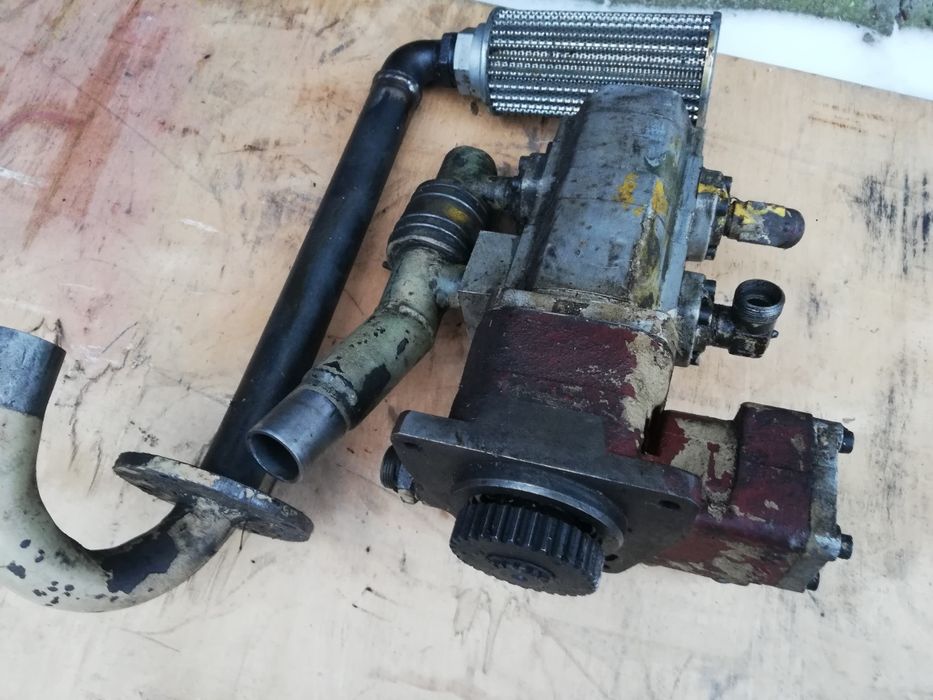 Starocie stara pompa hydrauliczna