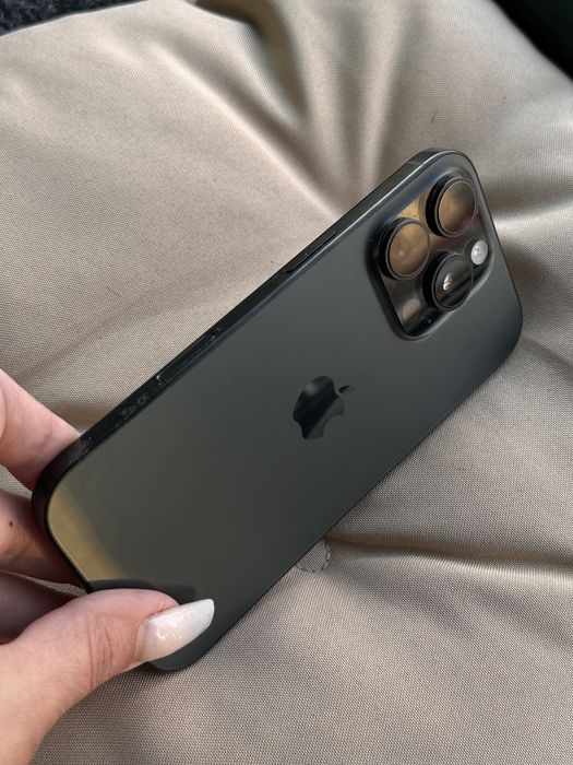 Продам айфон 16 про 128