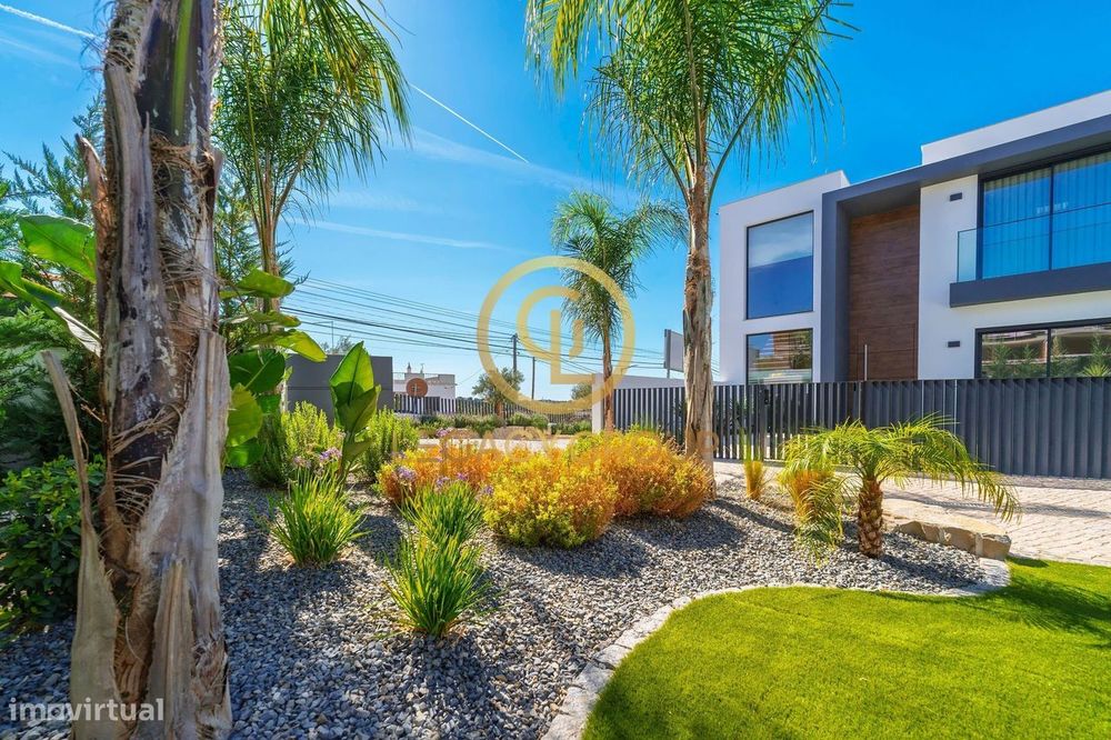 Moradias T5 em zona calma e privilegiada – A sua nova casa espera p...