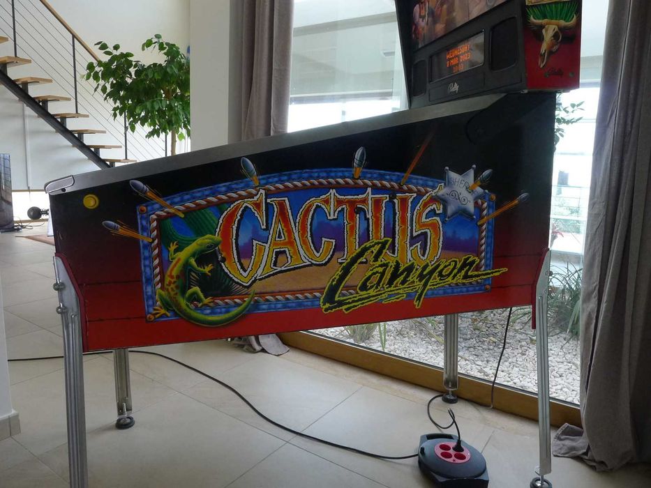 Bally Williams Cactus Canyon pinball 100% original. Very low games count.
