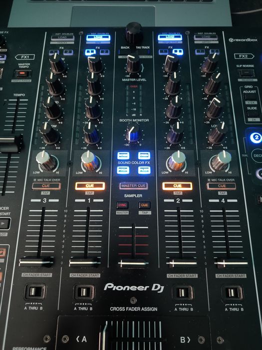 Pioneer DDJ-RX w stanie idealnym