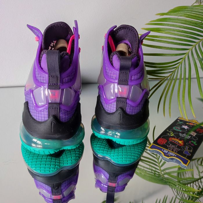 Кросівки баскетбольні Nike LeBron 19
(CZ0230-500)
Оригінал!
