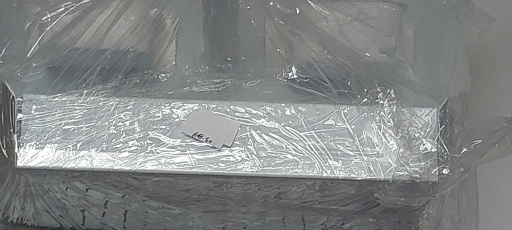 Poleiro para Pássaro, com 1 Comedouro e 1 Bebedouro. A Estrear