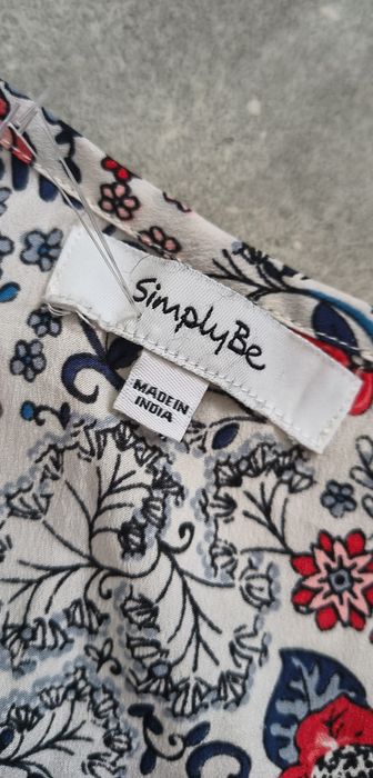 Bluzka plus size na ramiączka w kwiatowym 50