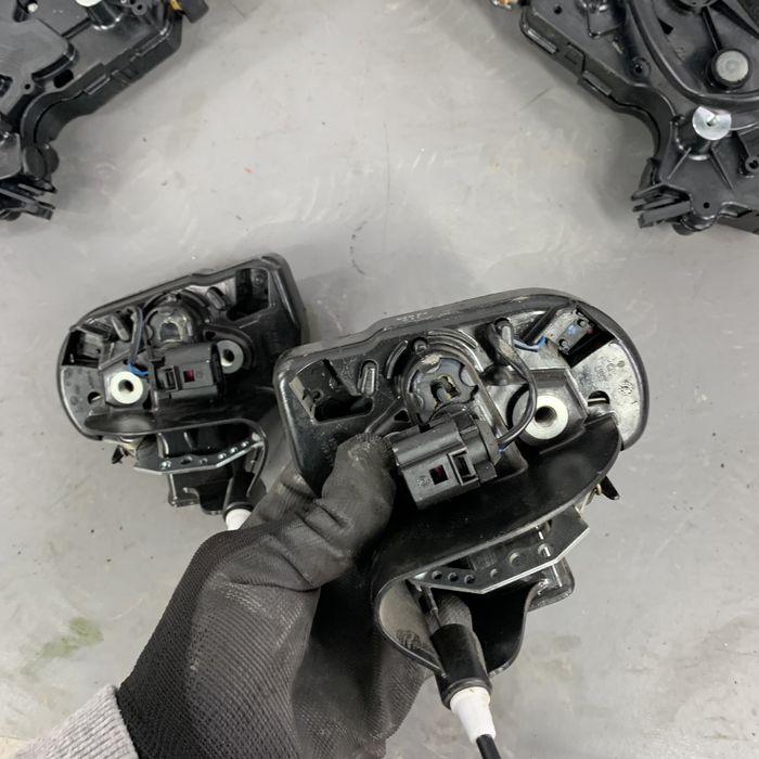 Замок бокових дверей Caddy правий, лівий замок кадди