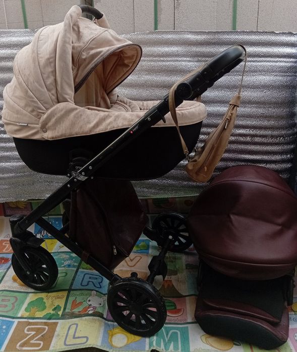 Продам 2 блока  детскую коляску Anex Sport +автокресло для машини.