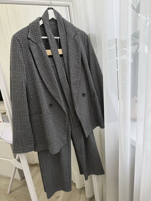 Теплий класичний костюм, розмір м