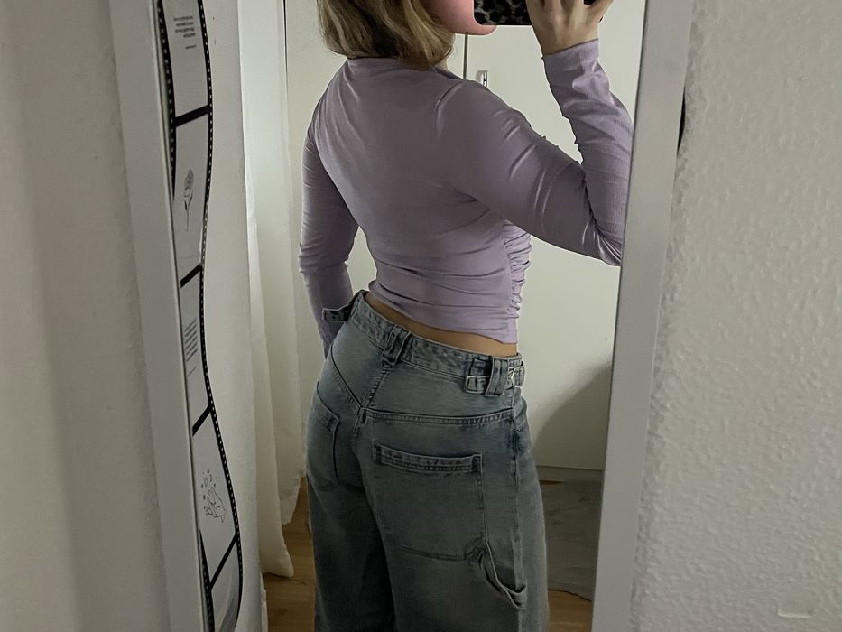Camisola violeta com folhos